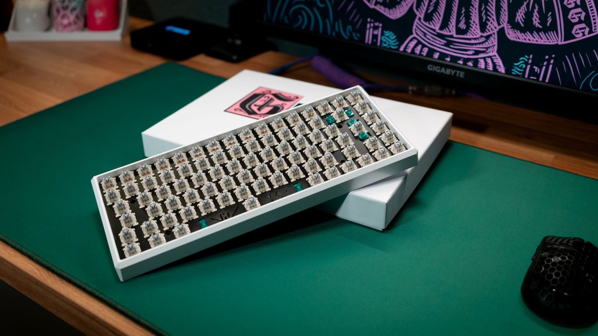 ANVIL x Gottlos auf Mutter – Special Edition Keycaps - nvil.gg - ANVIL - Custom Gaming Keyboards